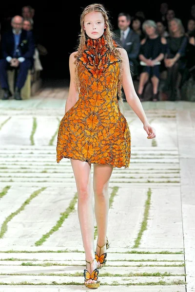 Look 28